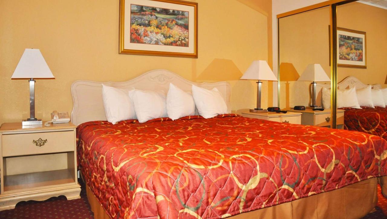 Magnuson Hotel East Сандаски Экстерьер фото